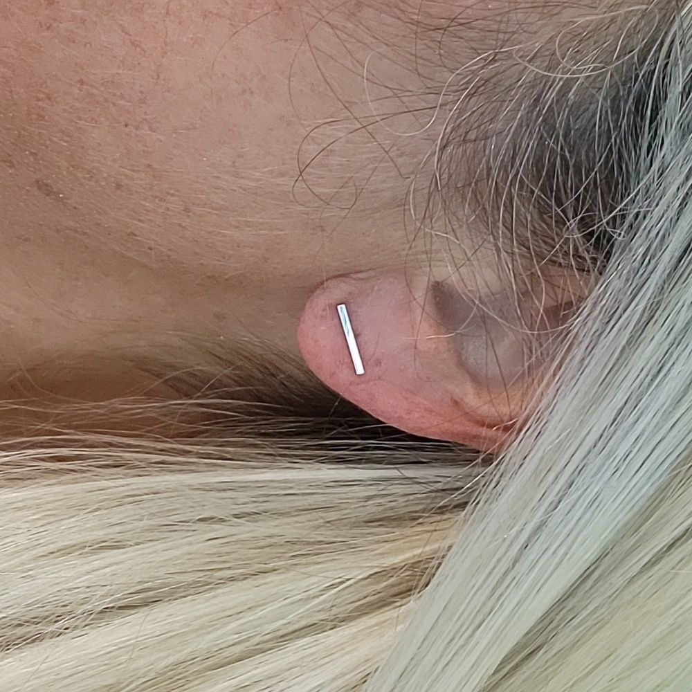 🔥LAST PAIR🔥 MINIMALIST BAR STUD EARRINGS, CHOICE OF COLOR - Picture 2 of 5